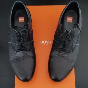NWT - Hugo Boss Elegant Dark Grey Leather Oxfords